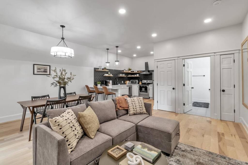 Carriage House Loft - King Bed And Garage Parking Apartamento Buffalo Exterior foto