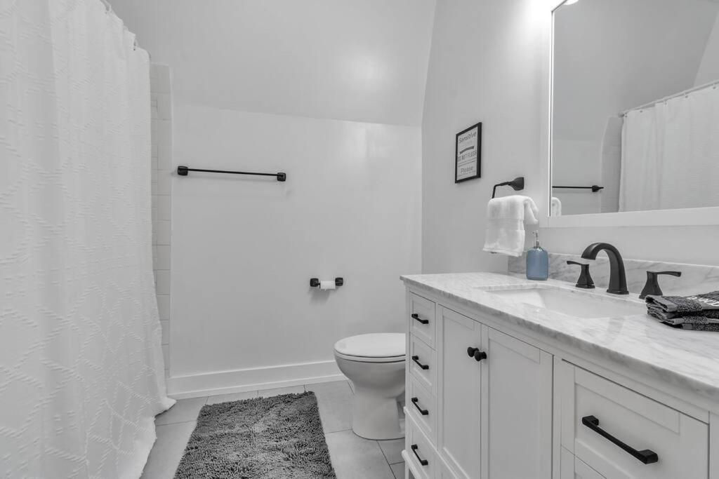 Carriage House Loft - King Bed And Garage Parking Apartamento Buffalo Exterior foto