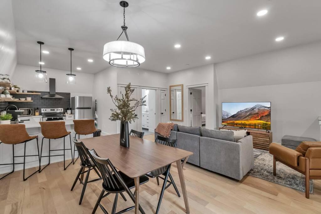 Carriage House Loft - King Bed And Garage Parking Apartamento Buffalo Exterior foto