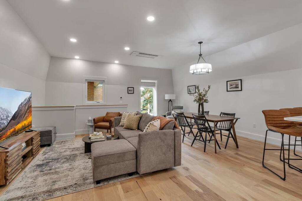 Carriage House Loft - King Bed And Garage Parking Apartamento Buffalo Exterior foto