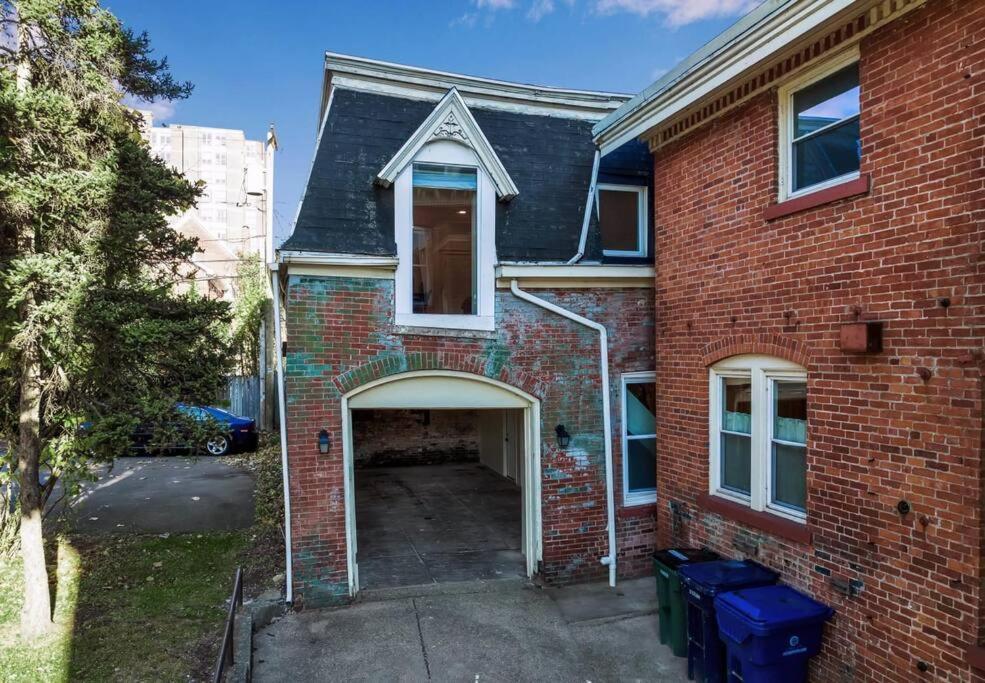 Carriage House Loft - King Bed And Garage Parking Apartamento Buffalo Exterior foto