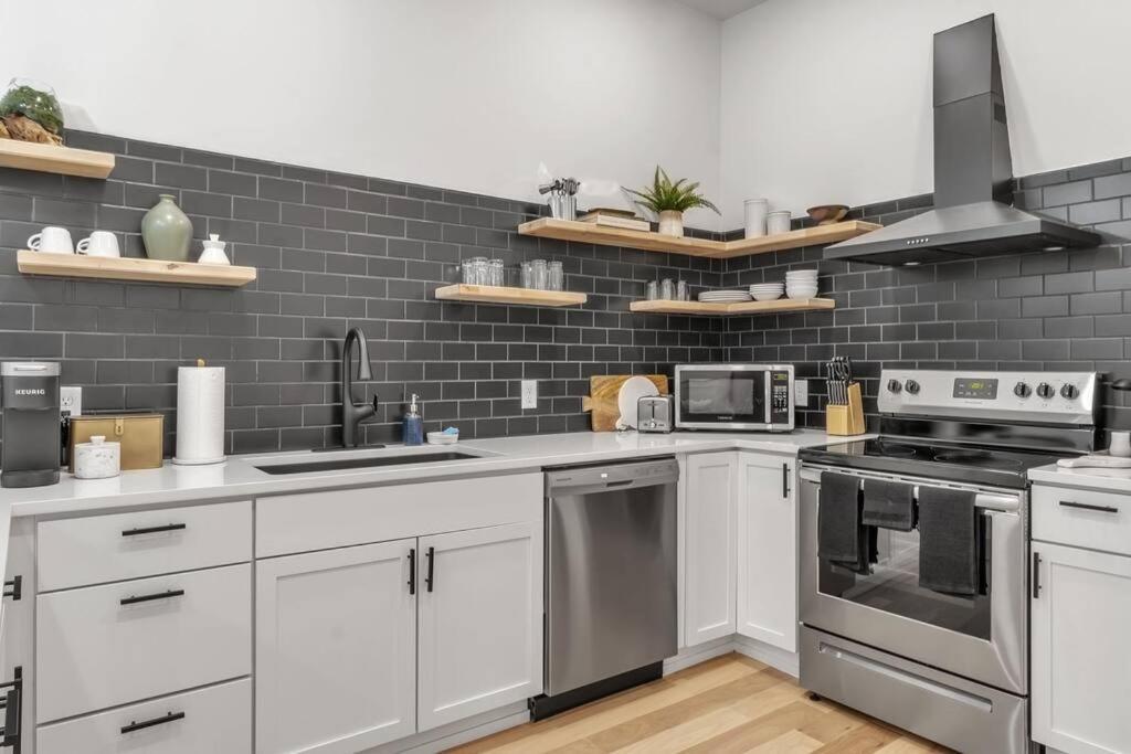 Carriage House Loft - King Bed And Garage Parking Apartamento Buffalo Exterior foto
