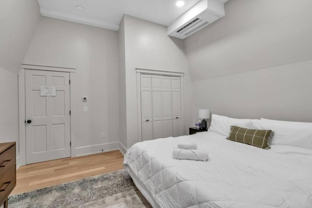 Carriage House Loft - King Bed And Garage Parking Apartamento Buffalo Exterior foto