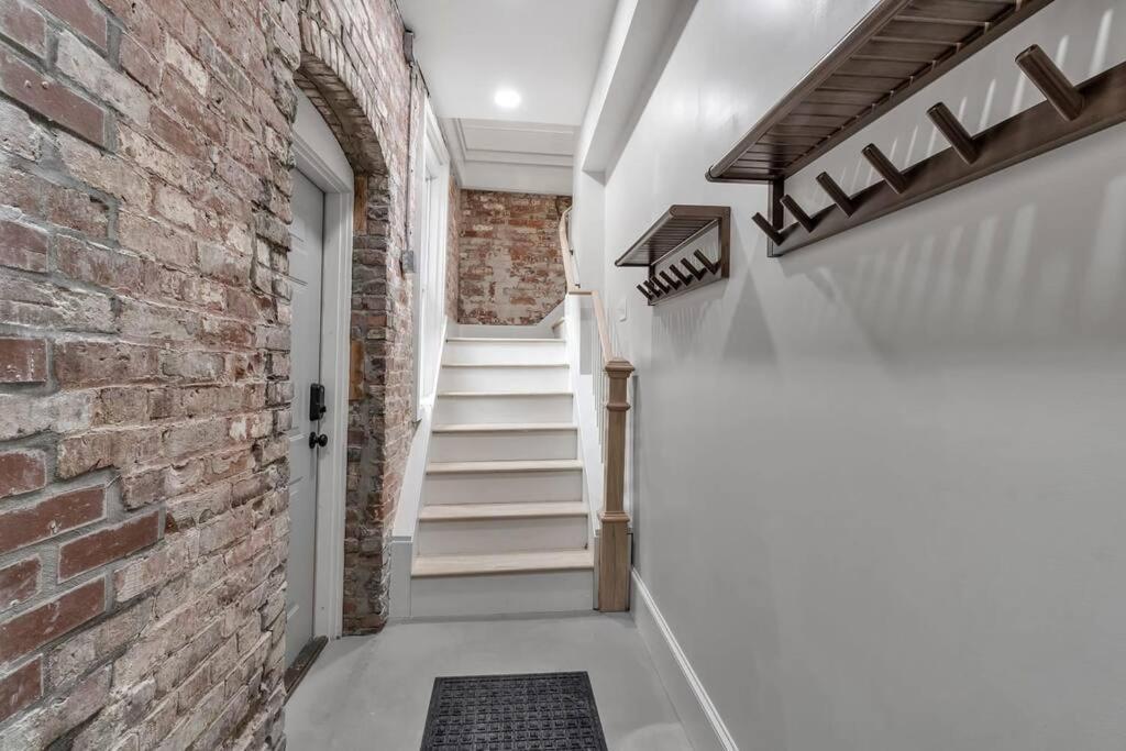 Carriage House Loft - King Bed And Garage Parking Apartamento Buffalo Exterior foto